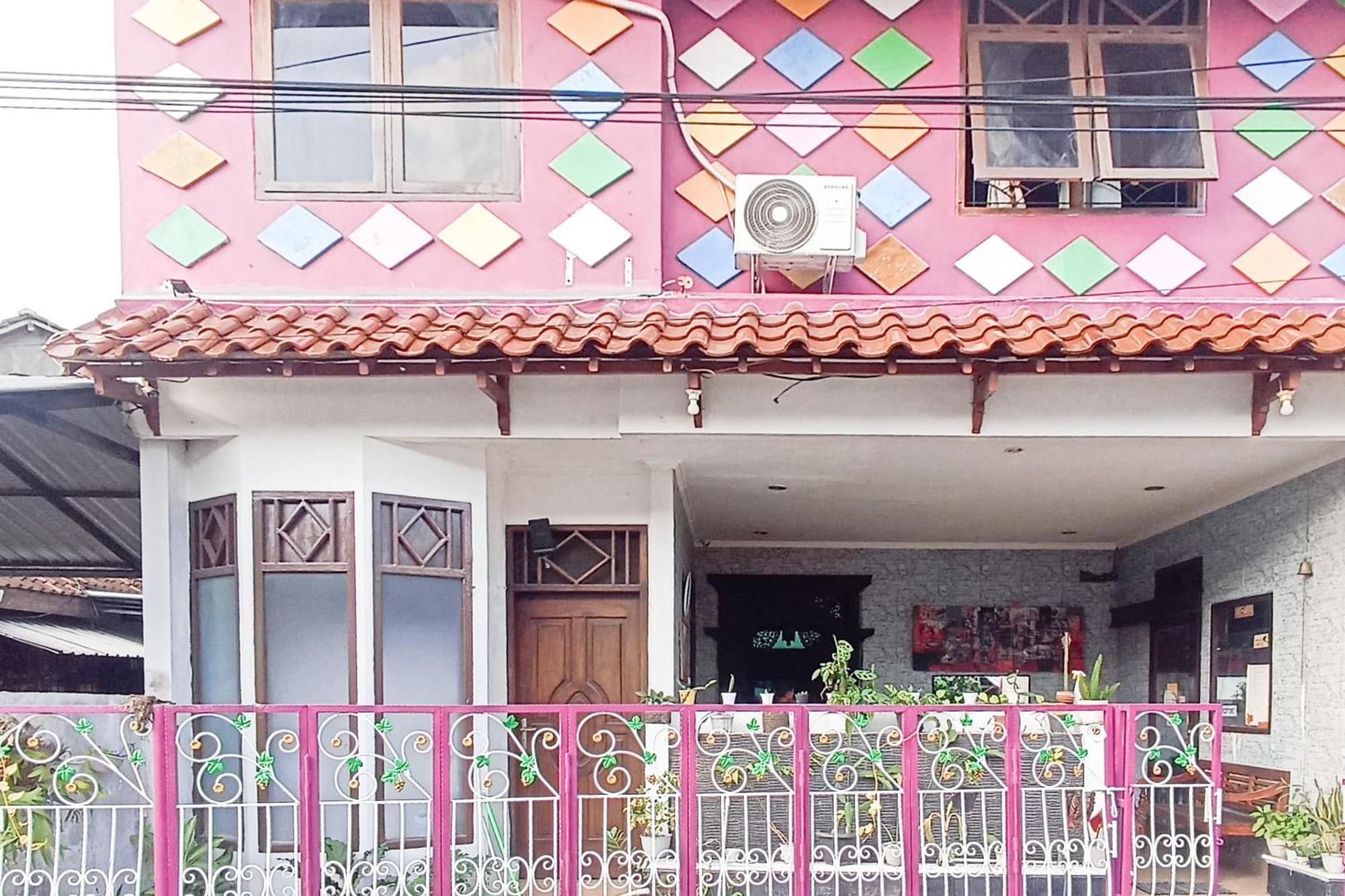 Trihakso Guest House Near Kaliurang Redpartner Селеман Екстер'єр фото